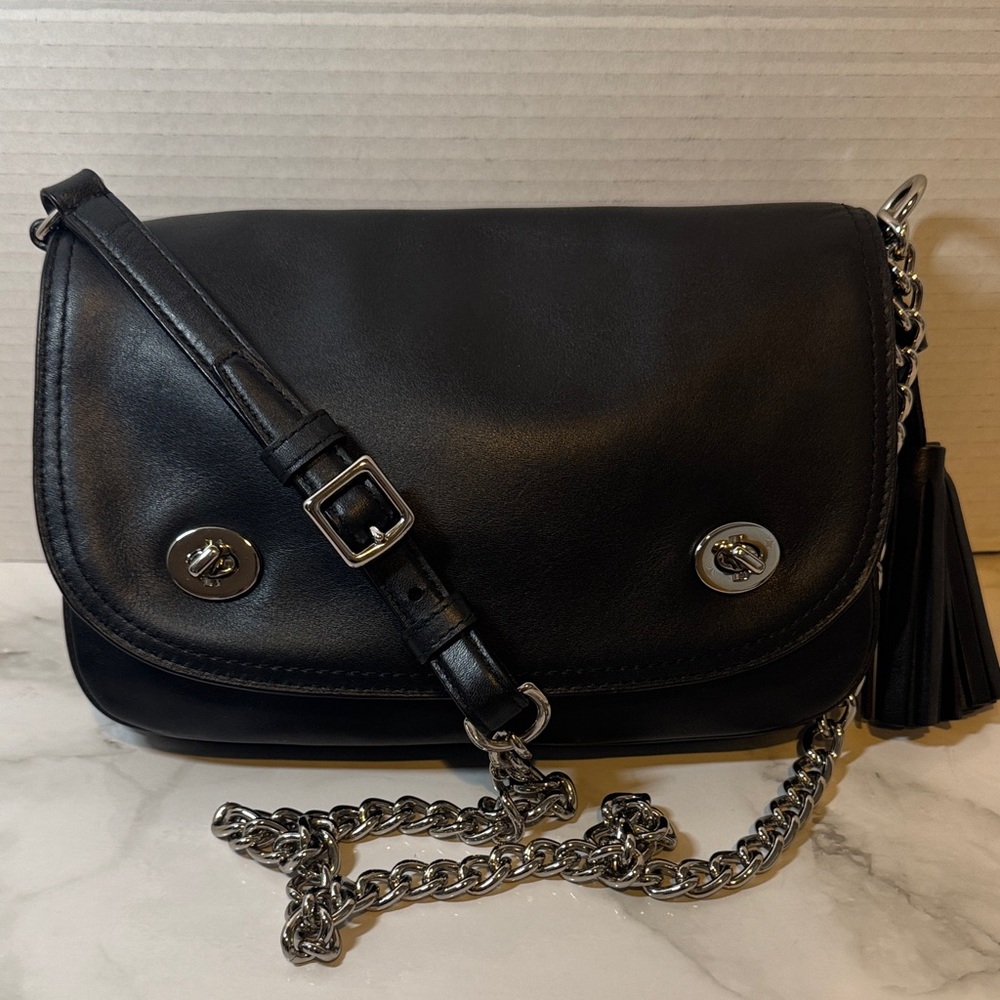 Authentic Coach 25361 Legacy Double Gusset Flap Bag. Preloved.